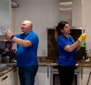 Best Ways to Clean Your House – And Why Hiring a Cleaning Company is the Smartest Choice