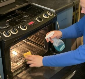 How to Clean Oven Door Glass?